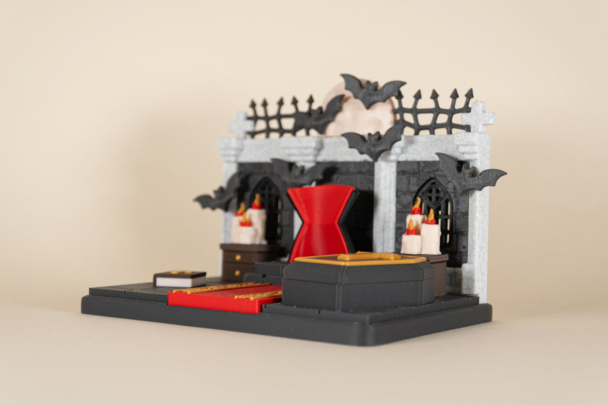 Le Repaire de Dracula MinoZoo en vue trois-quarts, avec cercueil noir fermé aux détails dorés.