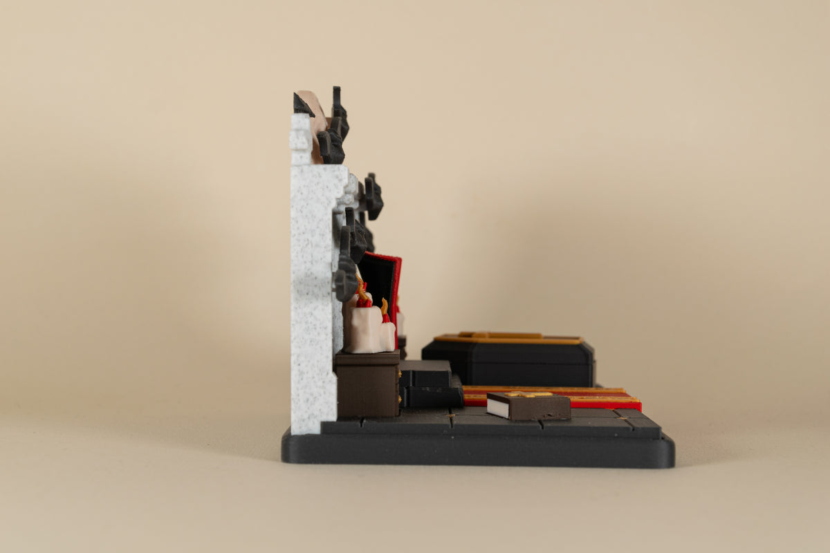 Le Repaire de Dracula MinoZoo vu de profil, montrant la profondeur de la scène miniature.