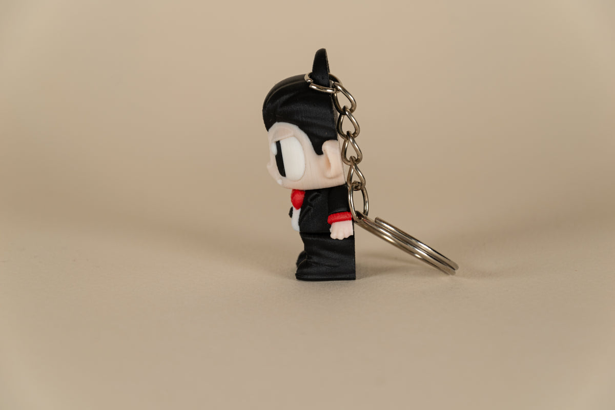 Porte-clés Dracula articulé MinoZoo noir et beige, vue de profil avec chaîne et anneau.